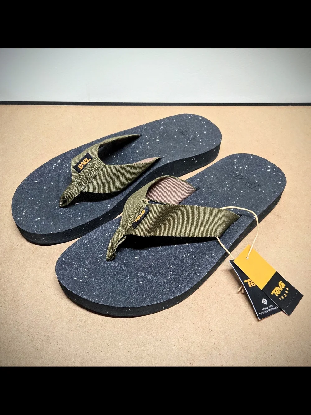 NWT Teva Reflip Men's Size 8 Flip Flops Sandal Black and Olive 1124051